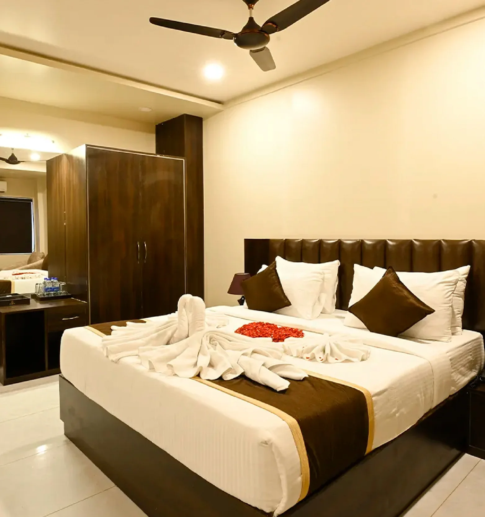 Premium King Size Room in Karwar for a Comfortable Stay.